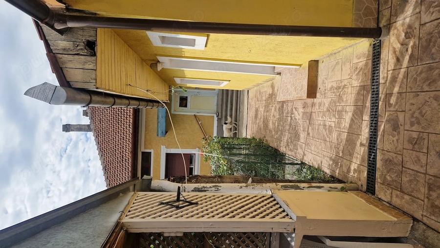 Casă cu Teren 300 Mp în Central