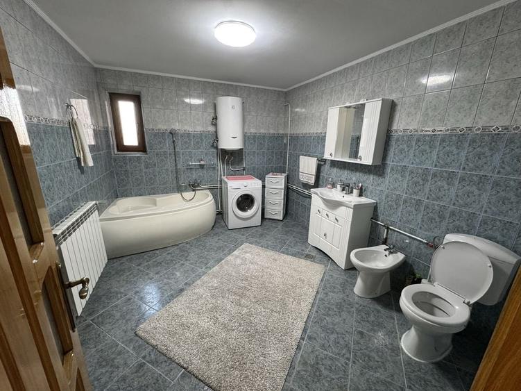 Casă cu 4 camere în Târgu Neamț