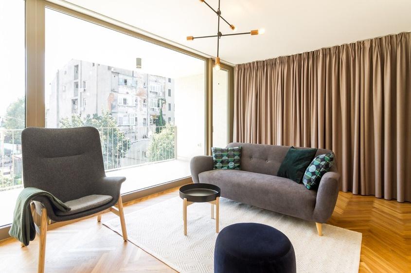 Apartament cu 4 camere decomandat, mobilat în Calea Victoriei