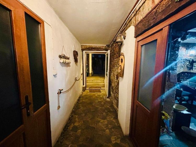 Casă individuală cu 4 camere cu Canalizare în Central