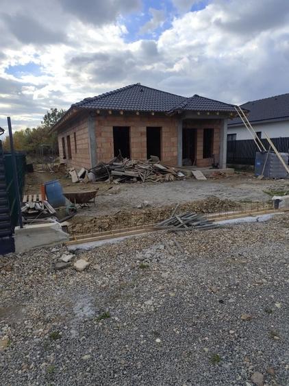 Casă cu 3 camere în Satu Nou de Sus