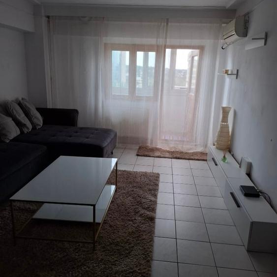 Apartament cu 3 camere decomandat, mobilat în Central