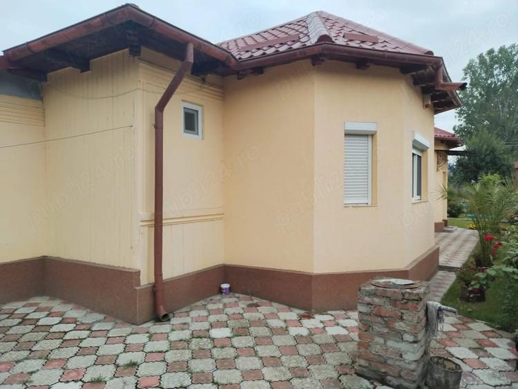 Casă cu 4 camere cu Teren 900 Mp în Coman