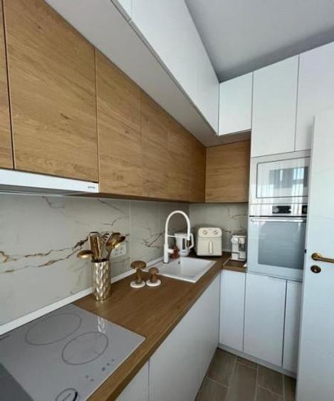 Apartament cu 2 camere semidecomandat, mobilat în 1 Mai