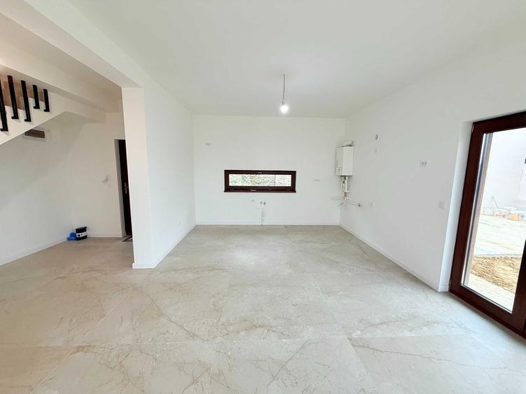Casă cu 4 camere în Central