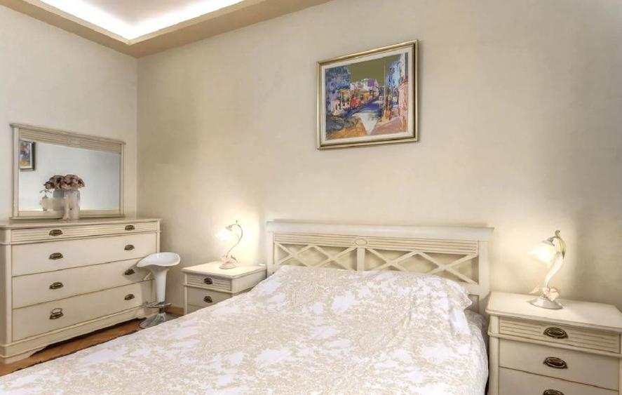 Casă cu 8 camere cu Teren 335 Mp în Dorobanți