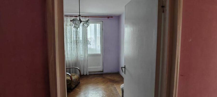 Apartament cu 3 camere decomandat în Drumul Carului