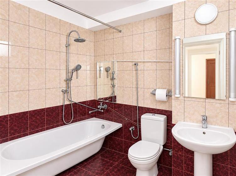 Apartament cu 4 camere semidecomandat, mobilat în Copou