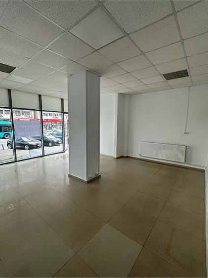 Spațiu comercial, de 65 mp, în Micro 18