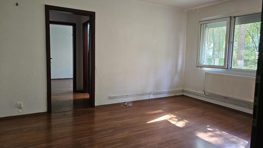 Apartament cu 2 camere semidecomandat în Gemenii