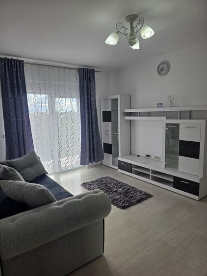 Apartament cu 2 camere semidecomandat în Giroc