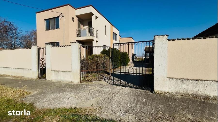Casă cu 5 camere cu Teren 1000 Mp în Saca