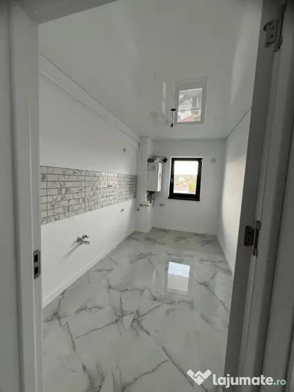 Apartament cu 7 camere decomandat în Nicolina