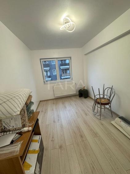 Apartament cu 4 camere semidecomandat, mobilat în Baciu