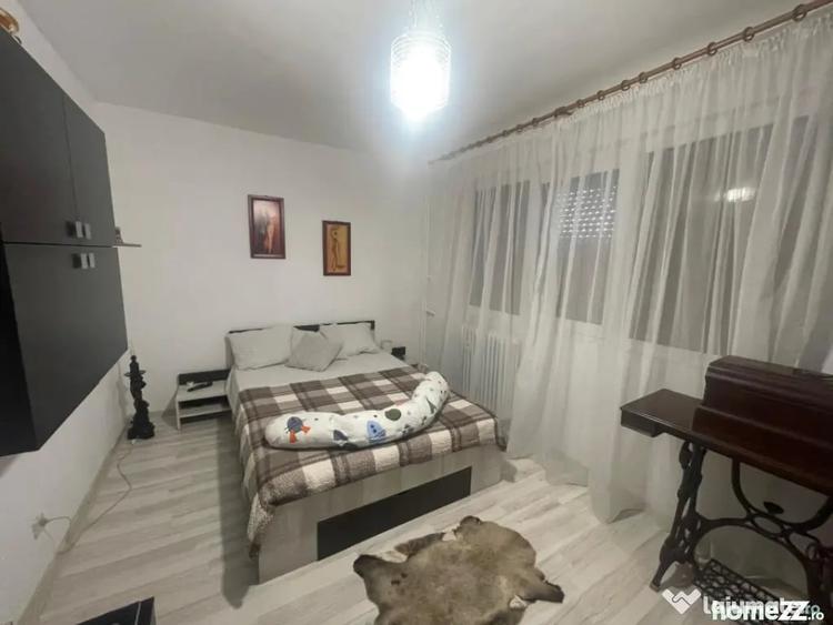 Apartament cu 3 camere semidecomandat în Valea Rosie