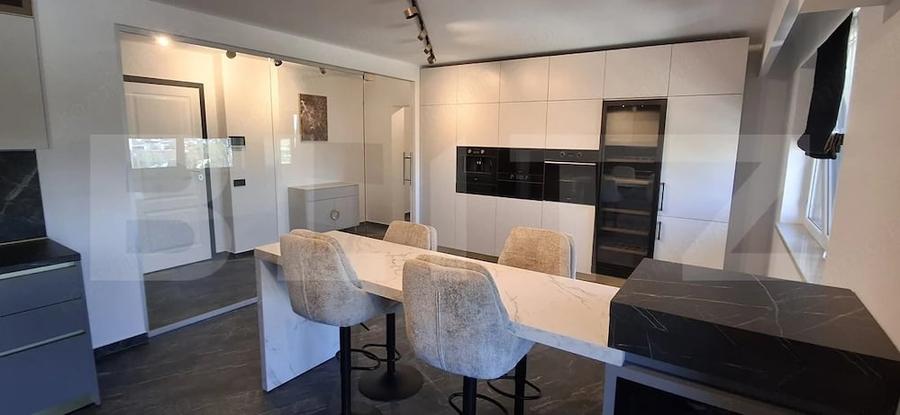 Apartament cu 4 camere decomandat în Filiași