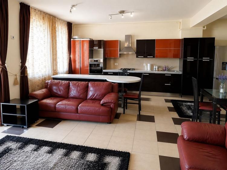 Apartament cu 3 camere decomandat în Central