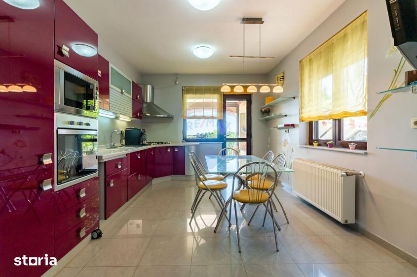 Casă cu 7 camere cu Teren 1427 Mp în Balotești