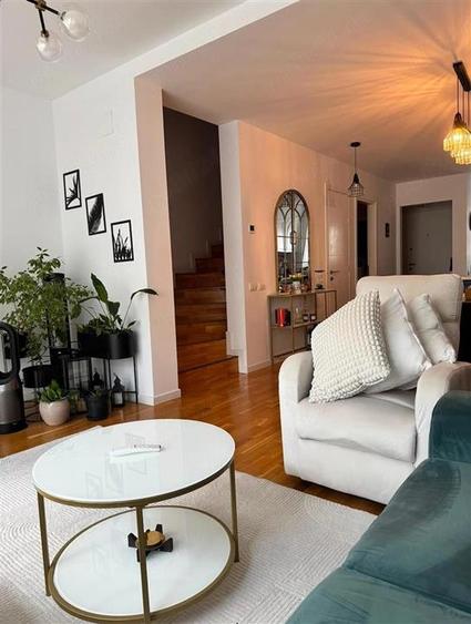 Casă cu 4 camere cu Teren 120 Mp în Pipera