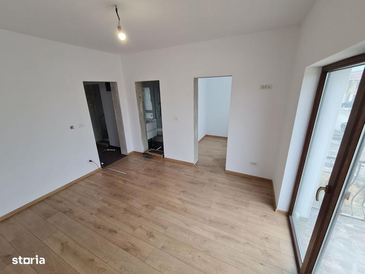 Casă cu 4 camere decomandat în Vladimirescu