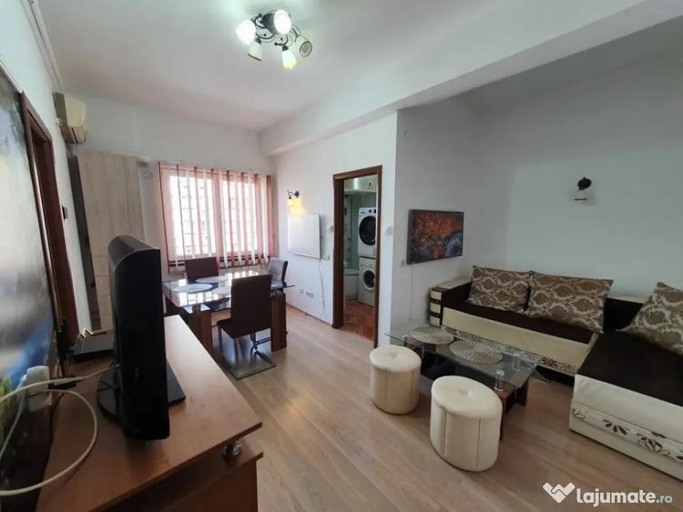 Apartament cu 2 camere semidecomandat în Universitate