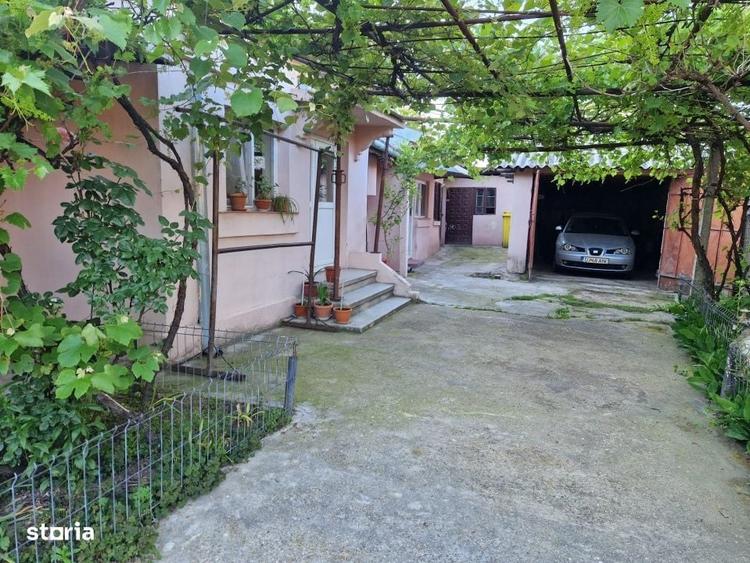 Casă cu 3 camere în Bucovăț