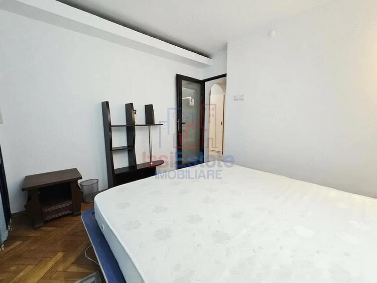 Apartament cu 3 camere decomandat în Filiași