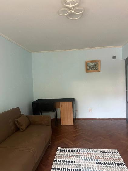 Apartament cu 3 camere decomandat în Arcu