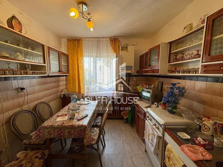 Apartament cu 3 camere semidecomandat în Govândari
