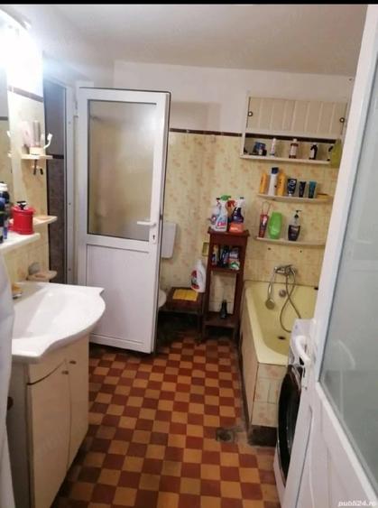 Casă cu 5 camere cu Teren 2500 Mp în Domnești