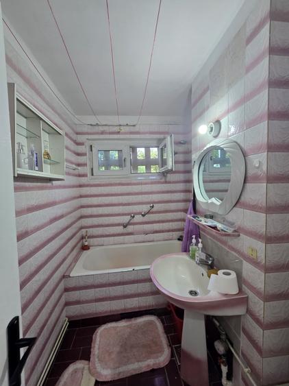 Apartament cu 3 camere decomandat în P-ța Doina