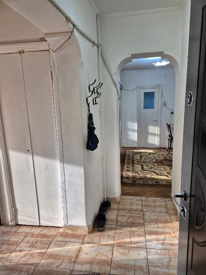 Apartament cu 3 camere decomandat, mobilat în Păcurari