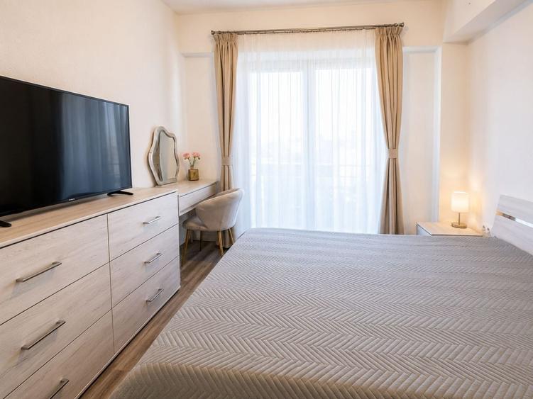 Apartament cu 3 camere decomandat în Girocului