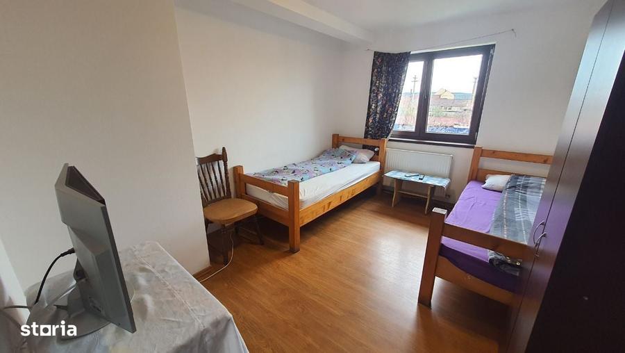 Casă cu 4 camere în Central