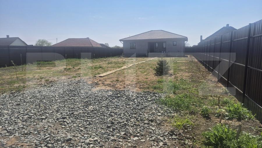 Casă individuală cu 3 camere cu Canalizare în Sud-Vest