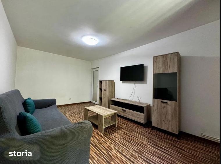 Apartament cu 3 camere decomandat în Podul de Fier