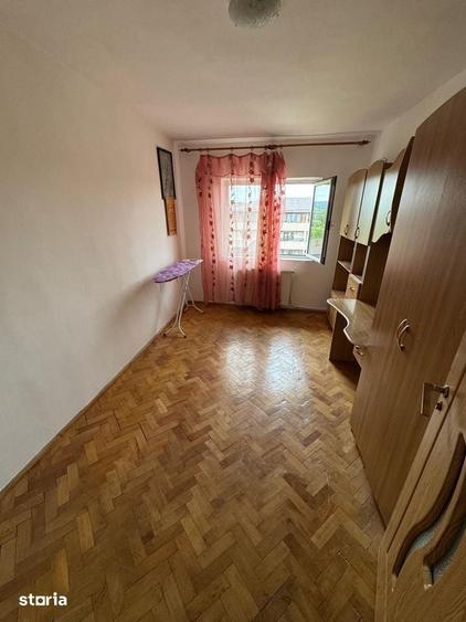Apartament cu 3 camere decomandat în Ciurea