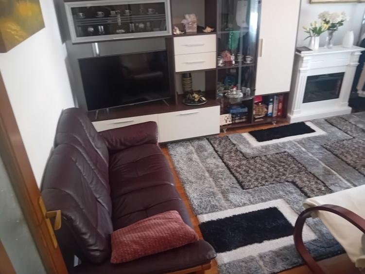 Apartament cu 4 camere decomandat în Calea Romanului