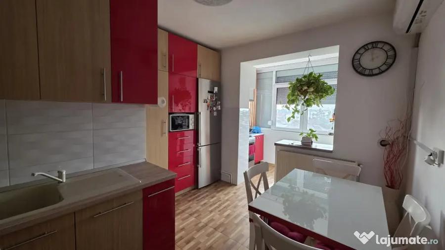 Apartament cu 3 camere decomandat în Ultracentral