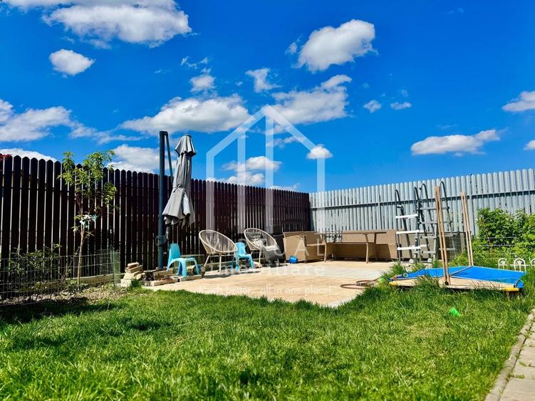 Duplex cu 5 camere cu Canalizare în Cristian