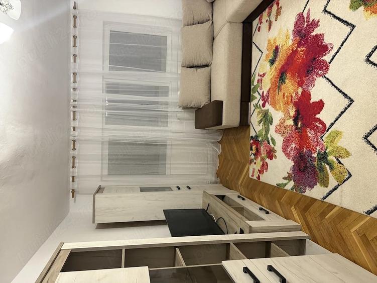 Apartament cu 3 camere decomandat în Exterior Vest