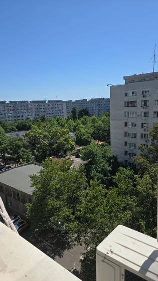 Garsonieră decomandată în Titan