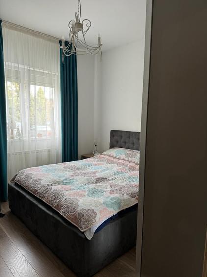 Apartament cu 4 camere decomandat în Central