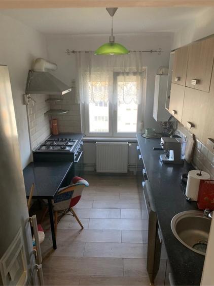 Apartament cu 3 camere semidecomandat în Punctele Cardinale