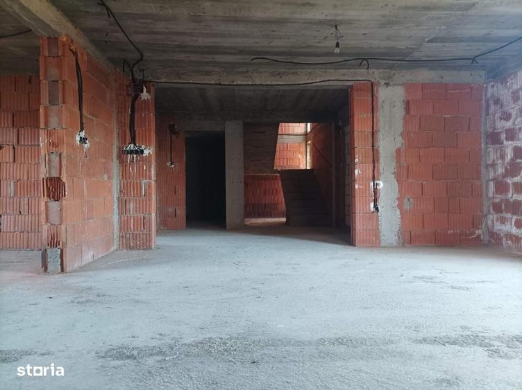 Casă cu 4 camere decomandat în Ghioșești