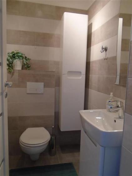 Apartament cu 3 camere decomandat, mobilat în Polivalentă