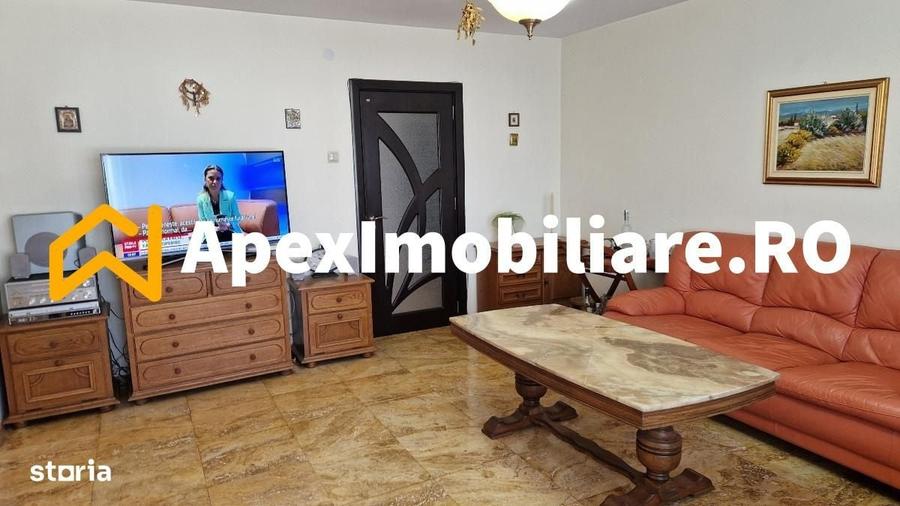 Apartament cu 3 camere decomandat în Decebal