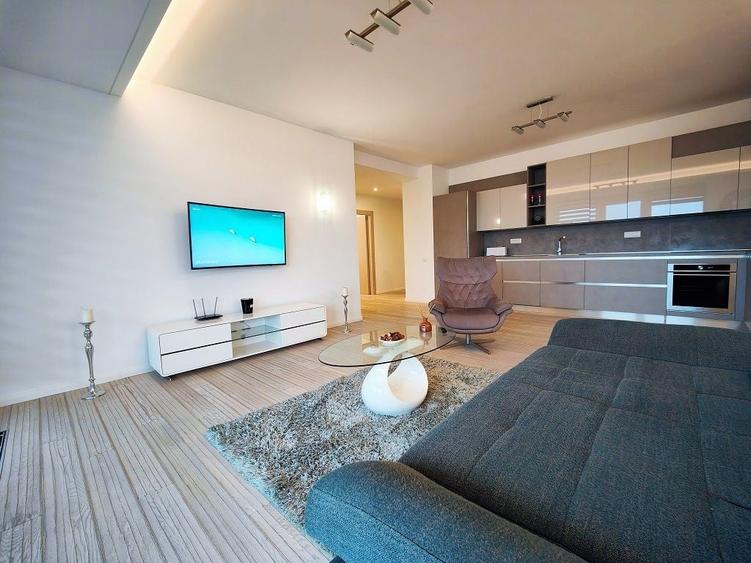 Apartament cu 3 camere decomandat, mobilat în Central