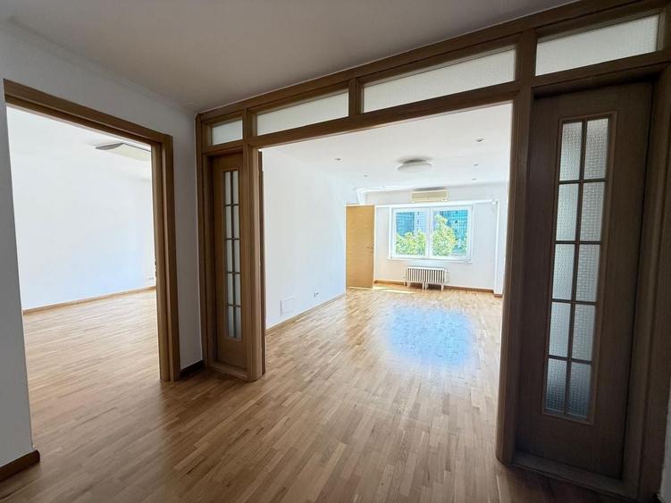 Apartament cu 4 camere decomandat în Splaiul Unirii