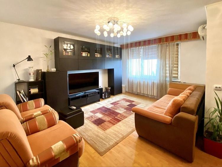 Apartament cu 3 camere decomandat în Ceair